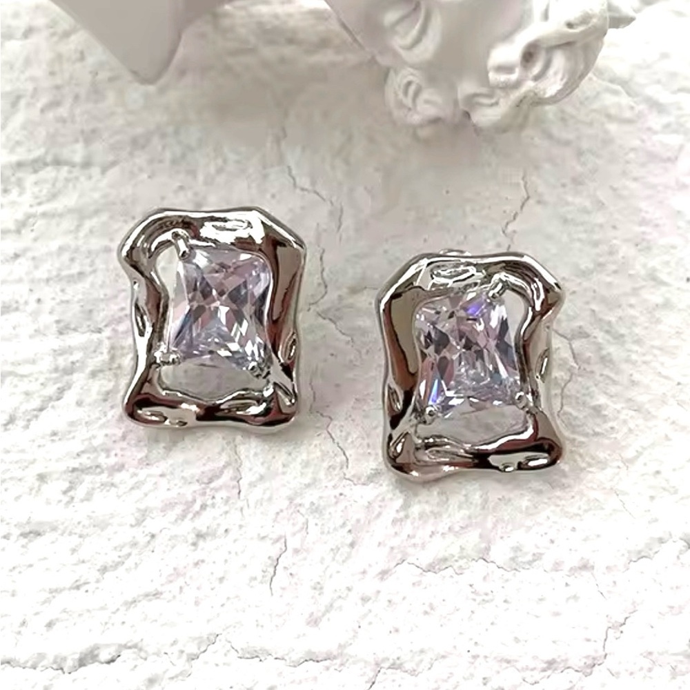 NEW Liquid Molten Metal Crumpled Silver Clear C Z Earrings AU21